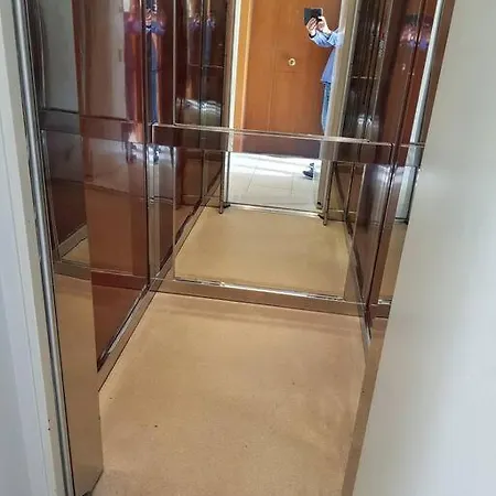 α οροφου με θεα στο βουνο Caristo