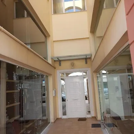 Apartment α οροφου με θεα στο βουνο *