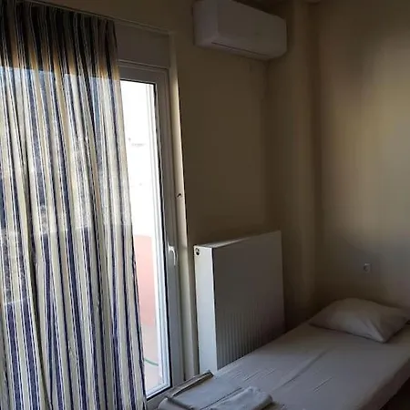 α οροφου με θεα στο βουνο Karystos (Evia)