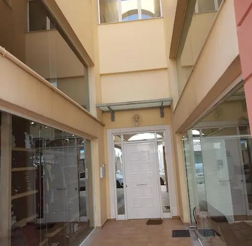 Appartamento α οροφου με θεα στο βουνο *